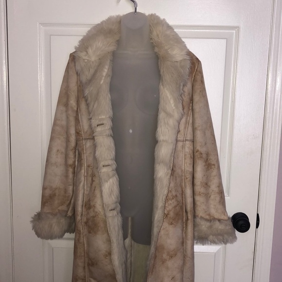 Larry Levine 3/4 length faux fur coat - Picture 2 of 4